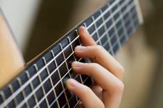 NEW! Service for Classical Guitar Lovers! Book Single lessons Take advantage of our new service and schedule your classes as you go and when it&#039;s conv Montréal-Ouest Guitar Schools 3 _small